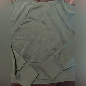 green cropped wide fit nike crew neck